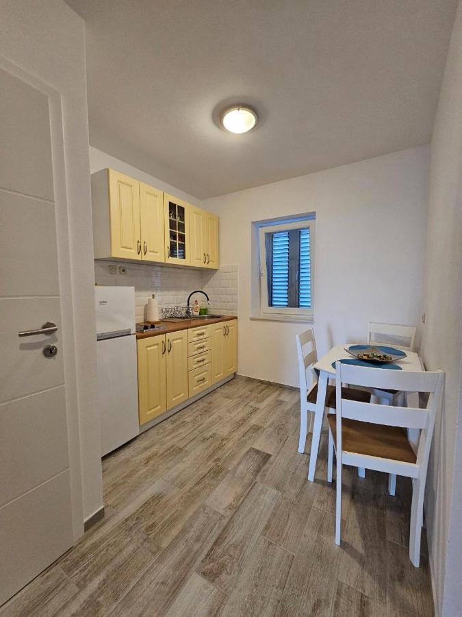 Apartman Lila Cunski Экстерьер фото